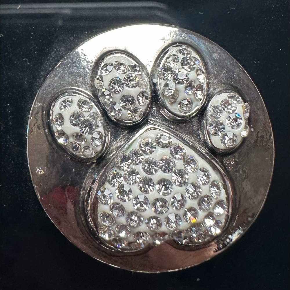 Magnolia and Vine 30mm Grand Best in Show Paw Print Snap